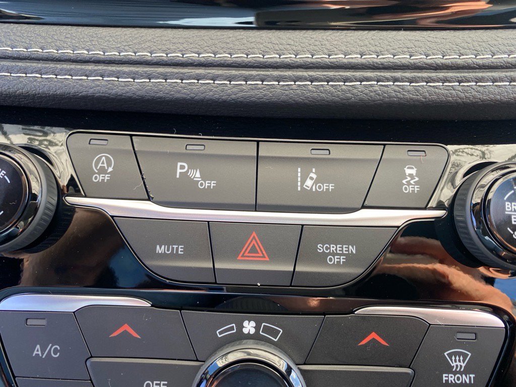 2026 Chrysler Pacifica Limited photo 8