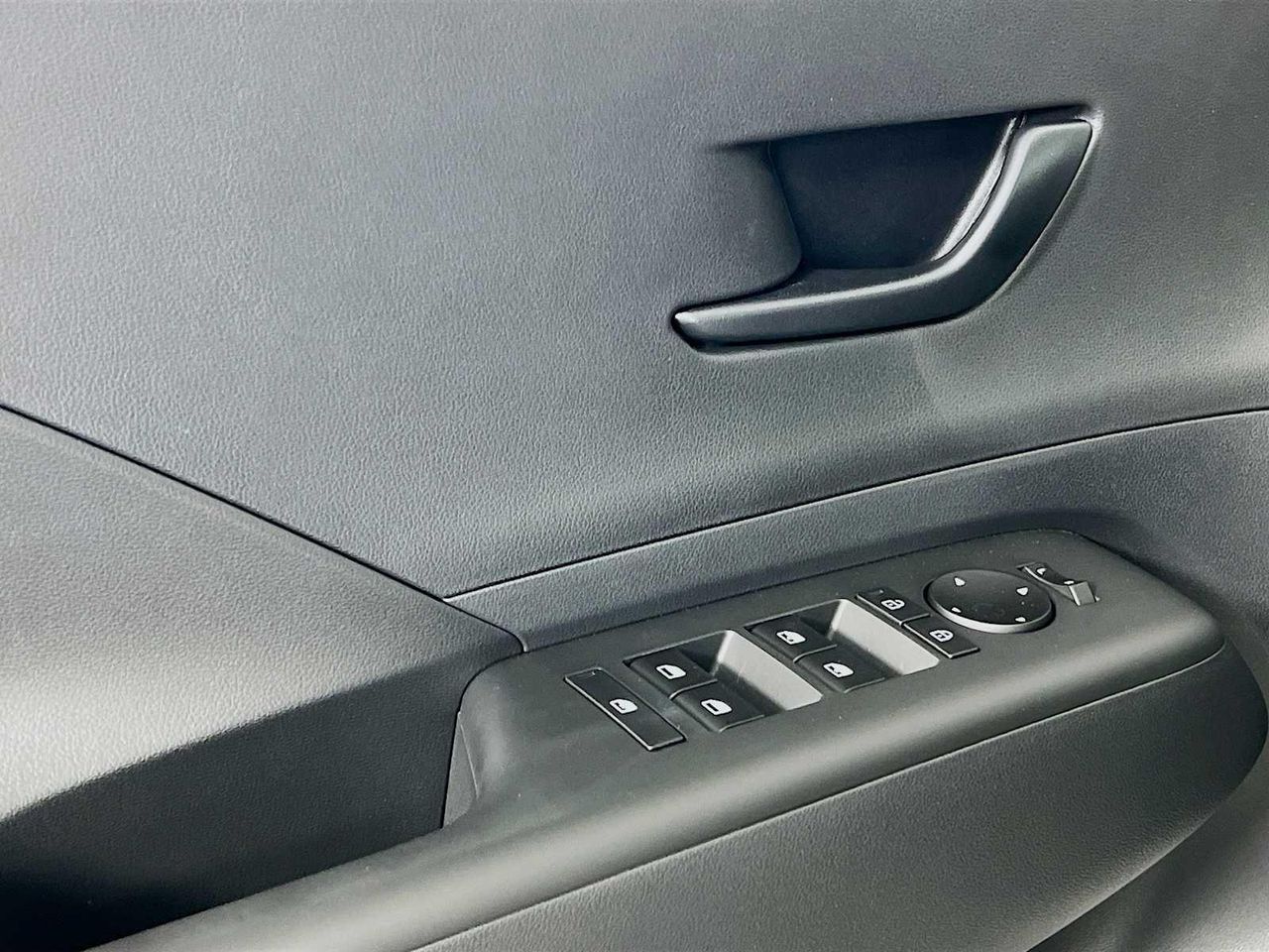 2026 Hyundai Kona SEL photo 4