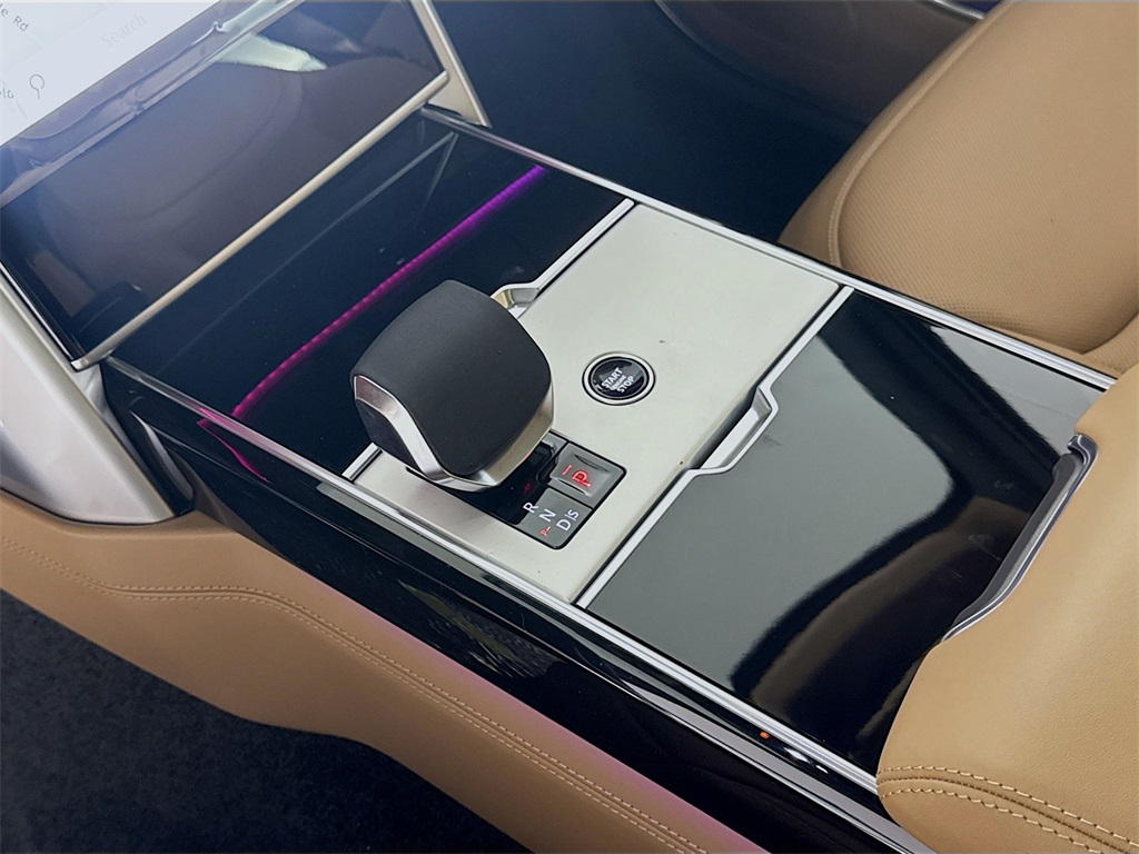 2025 Land Rover Range Rover SE photo 12