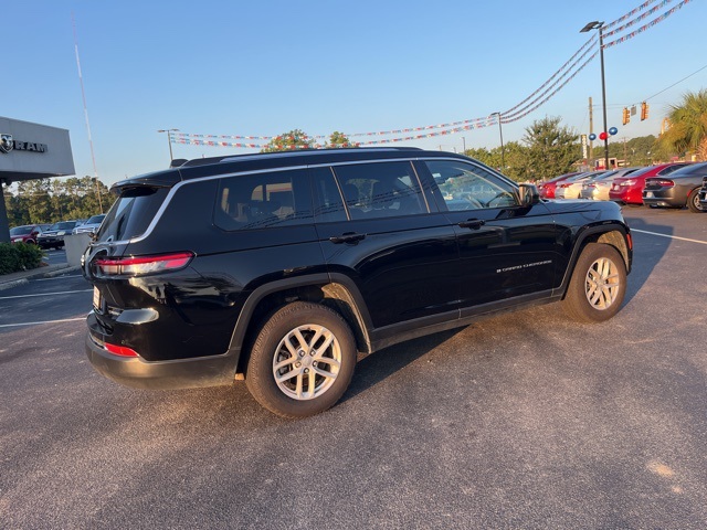 2023 Jeep Grand Cherokee Laredo photo 3