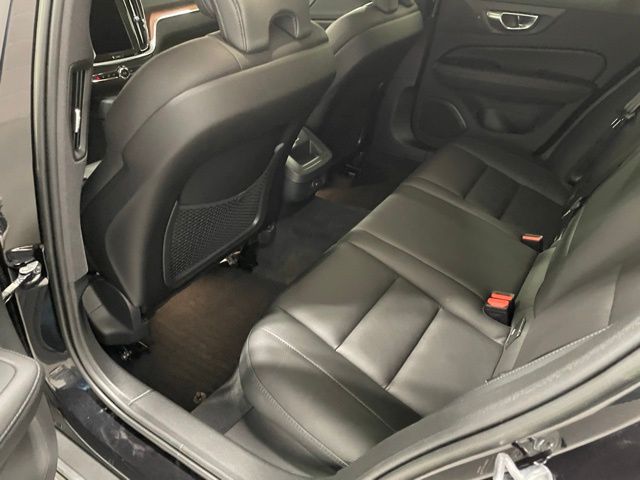 2023 Volvo V60 Cross Country B5 Plus photo 12