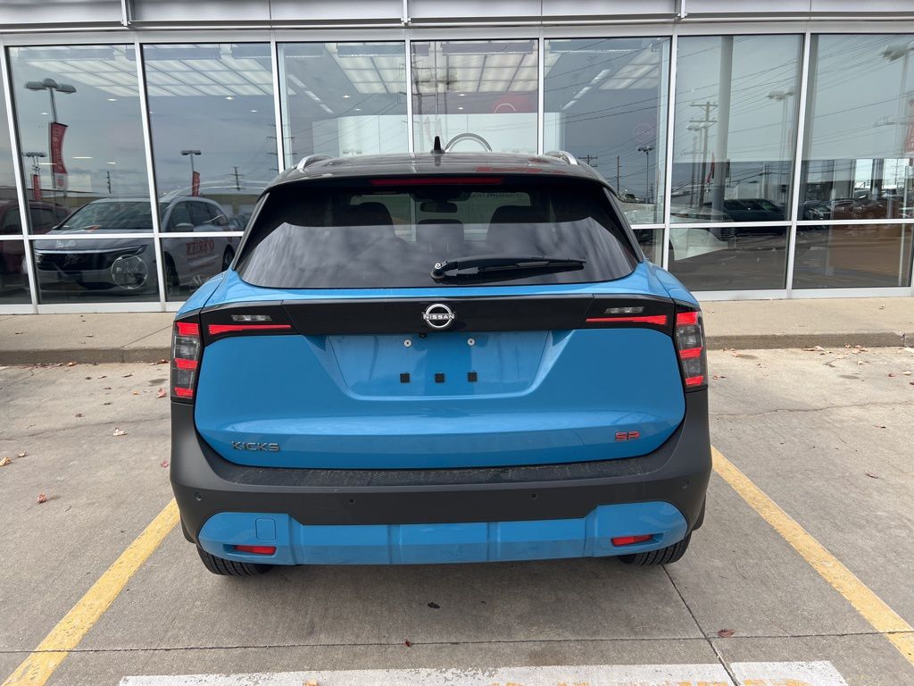 2025 Nissan Kicks SR photo 4