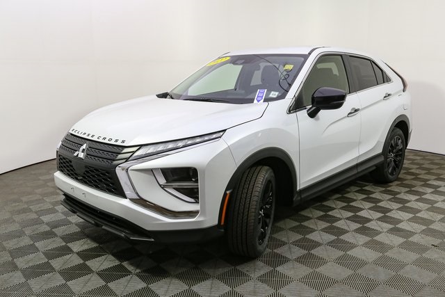 2022 Mitsubishi Eclipse Cross LE photo 4