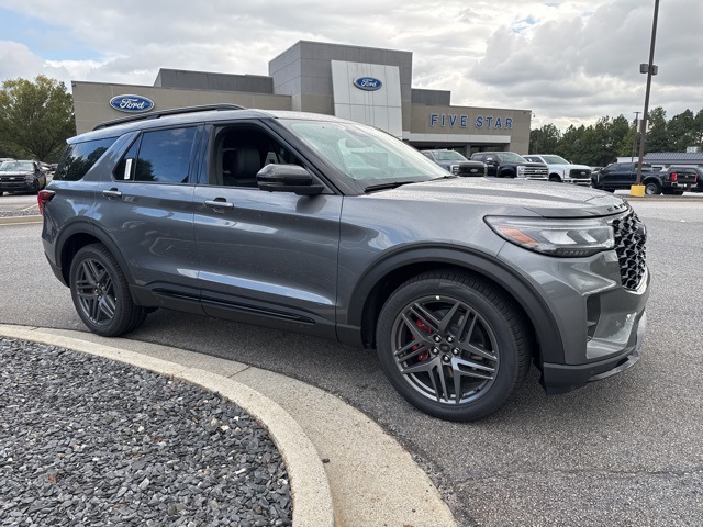 2025 Ford Explorer ST photo 2