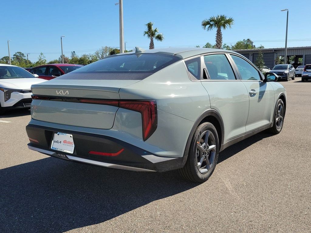 2025 Kia K4 LXS photo 5