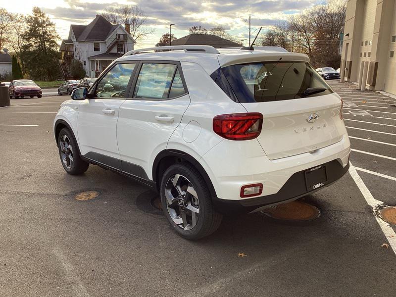 2026 Hyundai Venue SEL photo 4