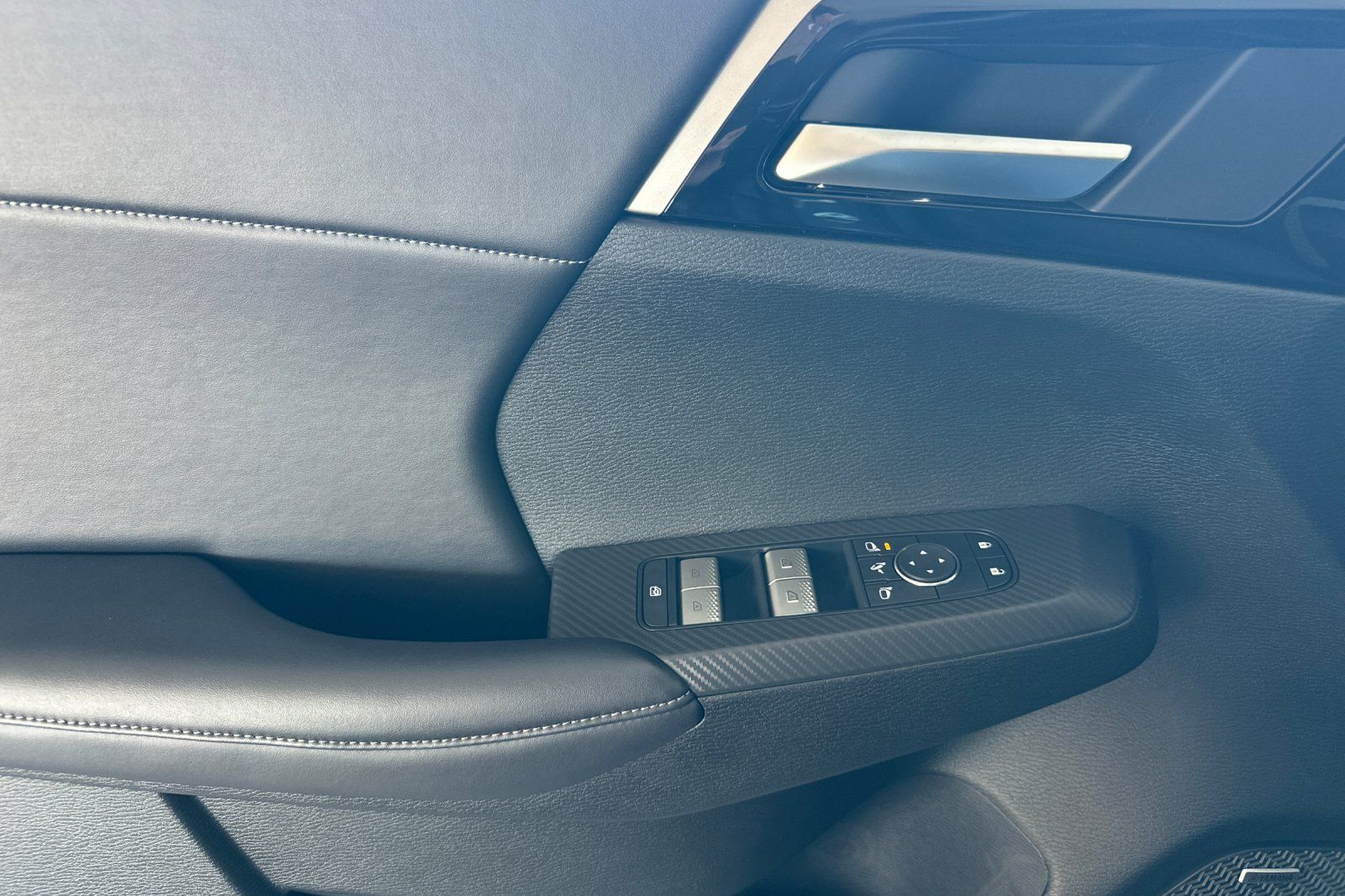 2025 Mitsubishi Outlander SE photo 10