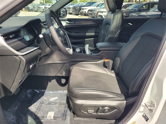 2025 Jeep Grand Cherokee Altitude X photo 3