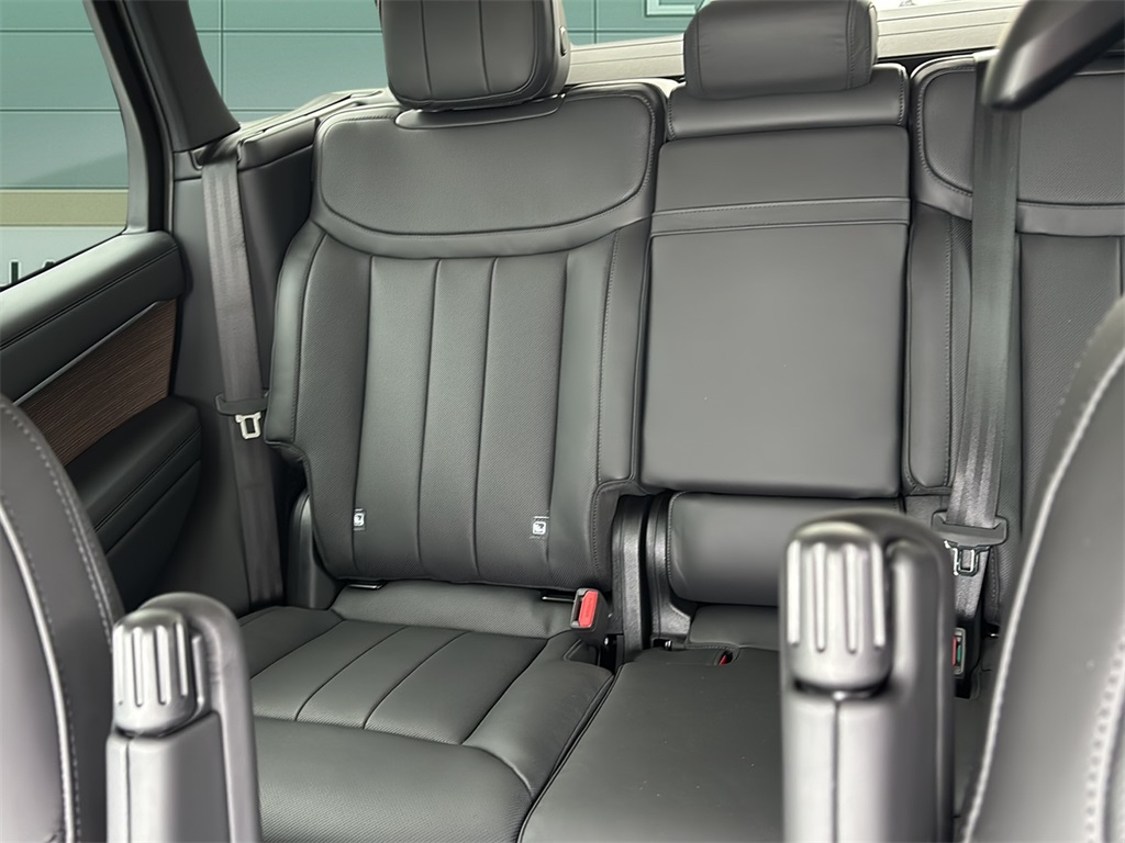 2025 Land Rover Range Rover SE photo 11