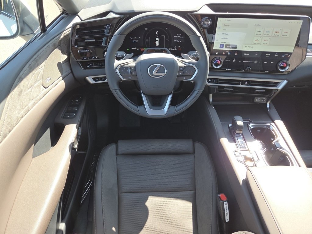 2025 Lexus RX 350h Luxury photo 4