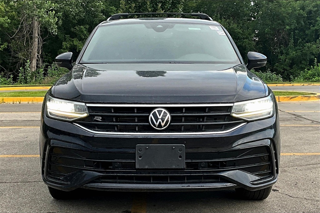 Used 2022 Volkswagen Tiguan SE R-LINE BLACK with VIN 3VV8B7AX6NM159578 for sale in Kansas City
