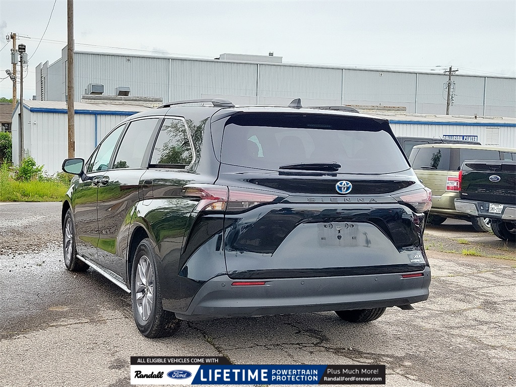 2024 Toyota Sienna XLE photo 4
