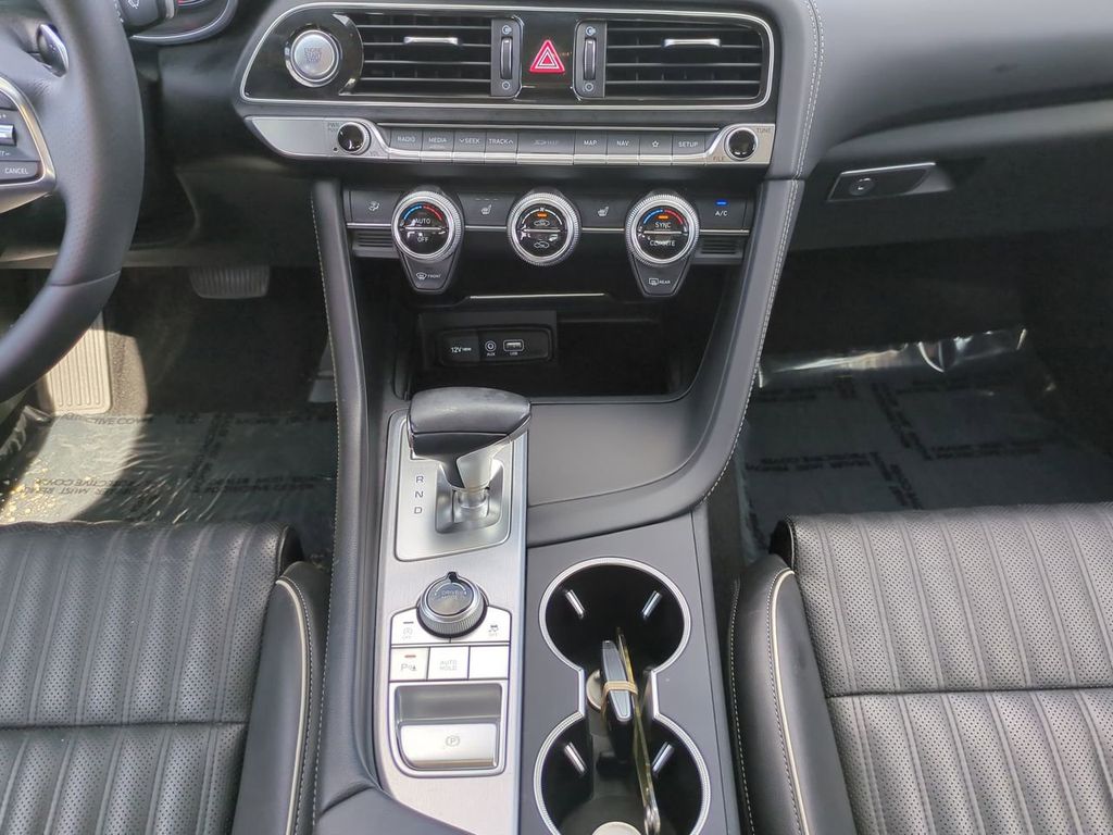 2021 Genesis G70 2.0T photo 16