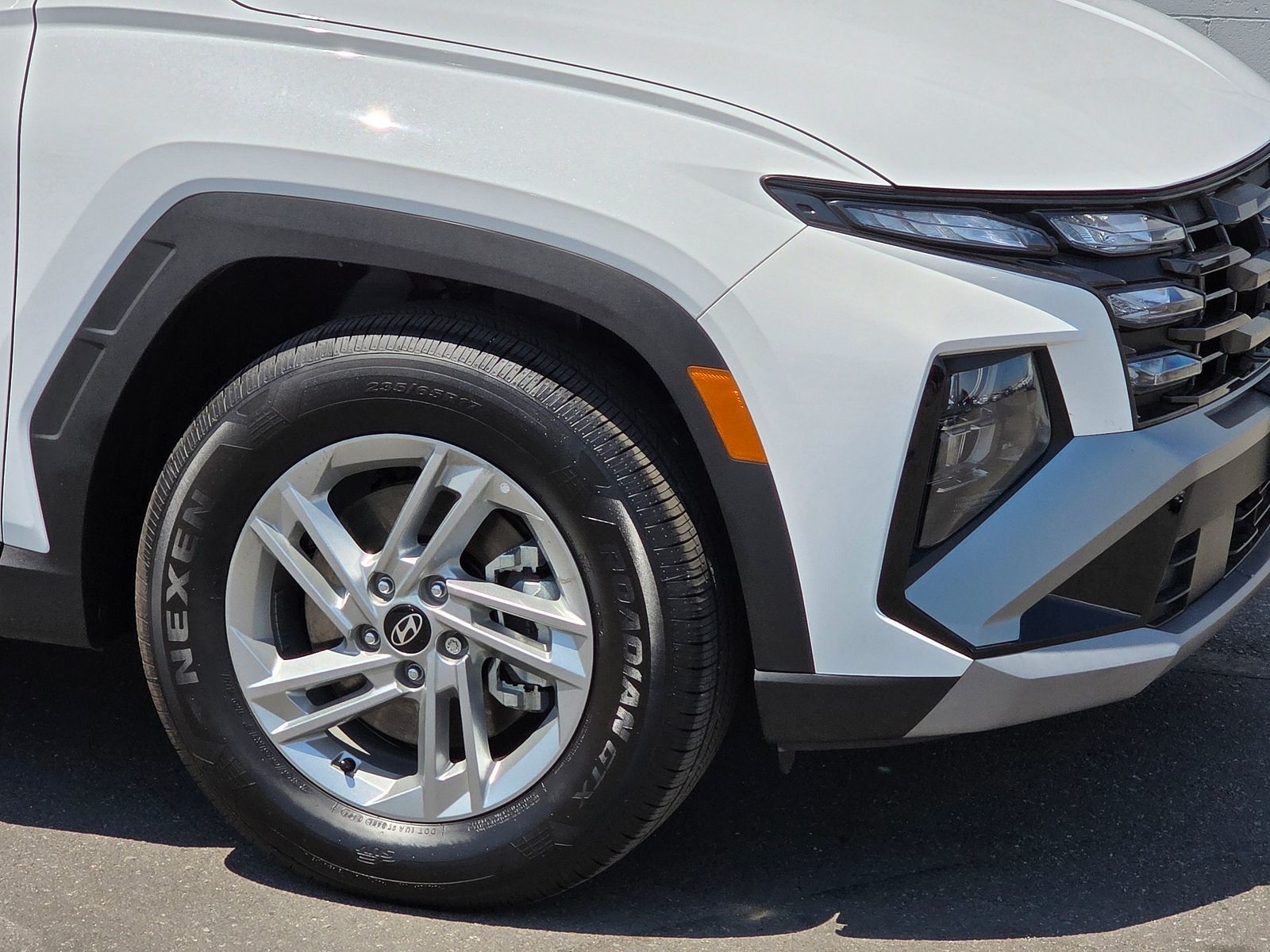 2025 Hyundai Tucson SE photo 2