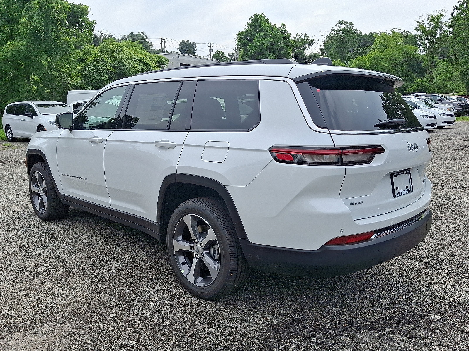 2025 Jeep Grand Cherokee Limited photo 3