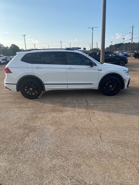 2021 Volkswagen Tiguan SE R-LINE BLACK's photo