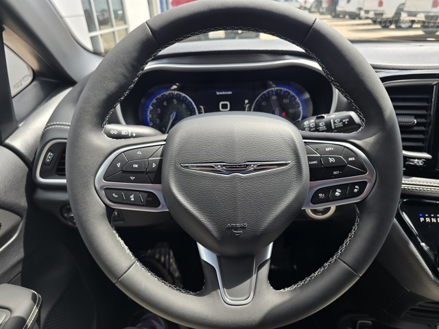 2026 Chrysler Pacifica photo 8
