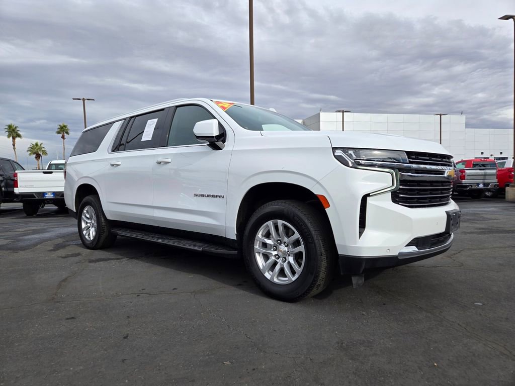 2024 Chevrolet Suburban LT's photo