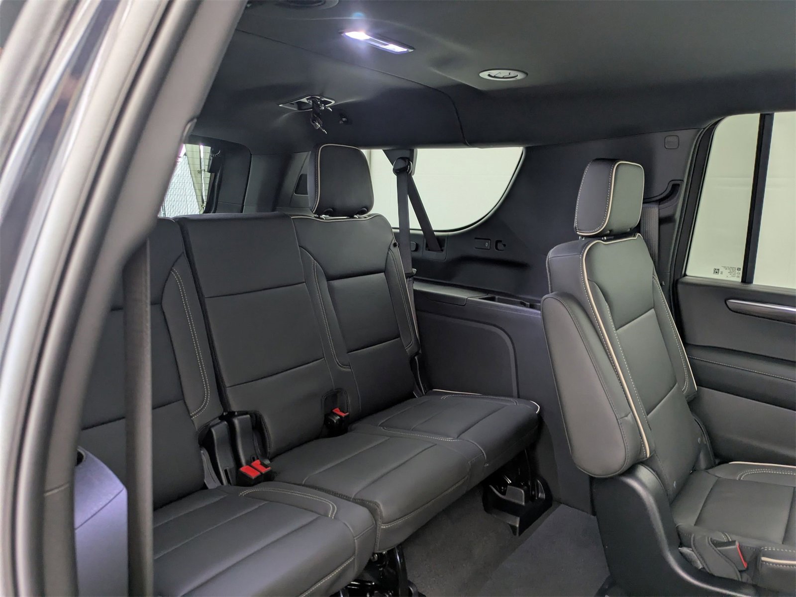 2025 Chevrolet Suburban Premier photo 21
