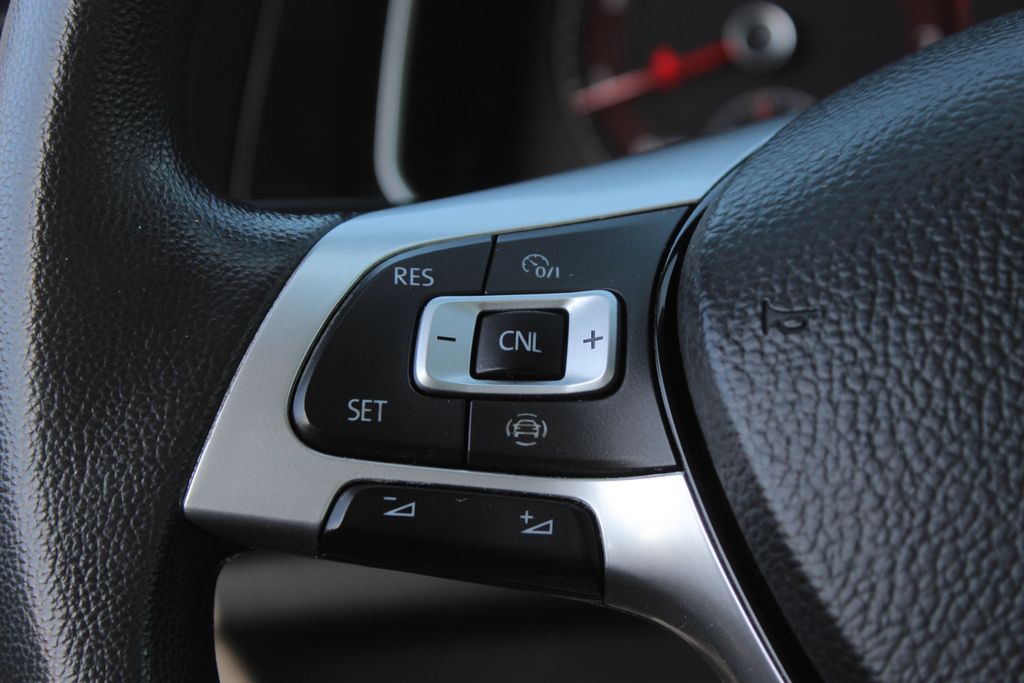 2021 Volkswagen Jetta SE R-Line photo 20