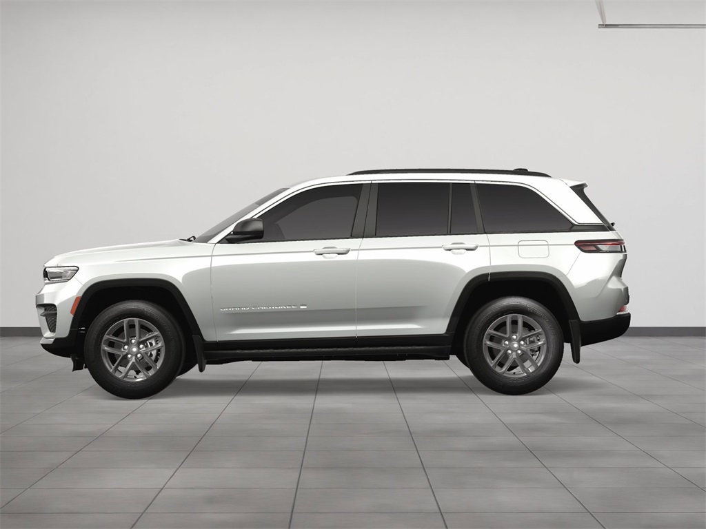 2025 Jeep Grand Cherokee Laredo X photo 3