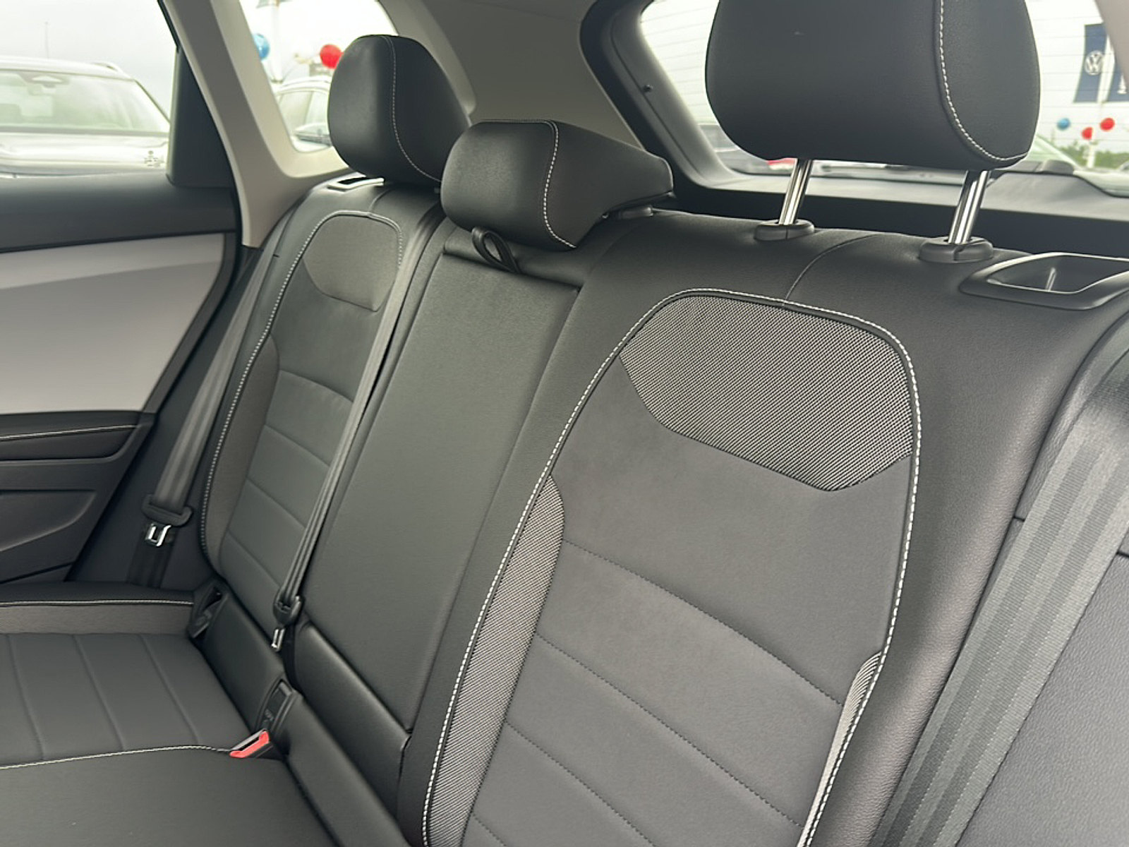 New 2024 Deep Black Pearl Effect Volkswagen SE image 16