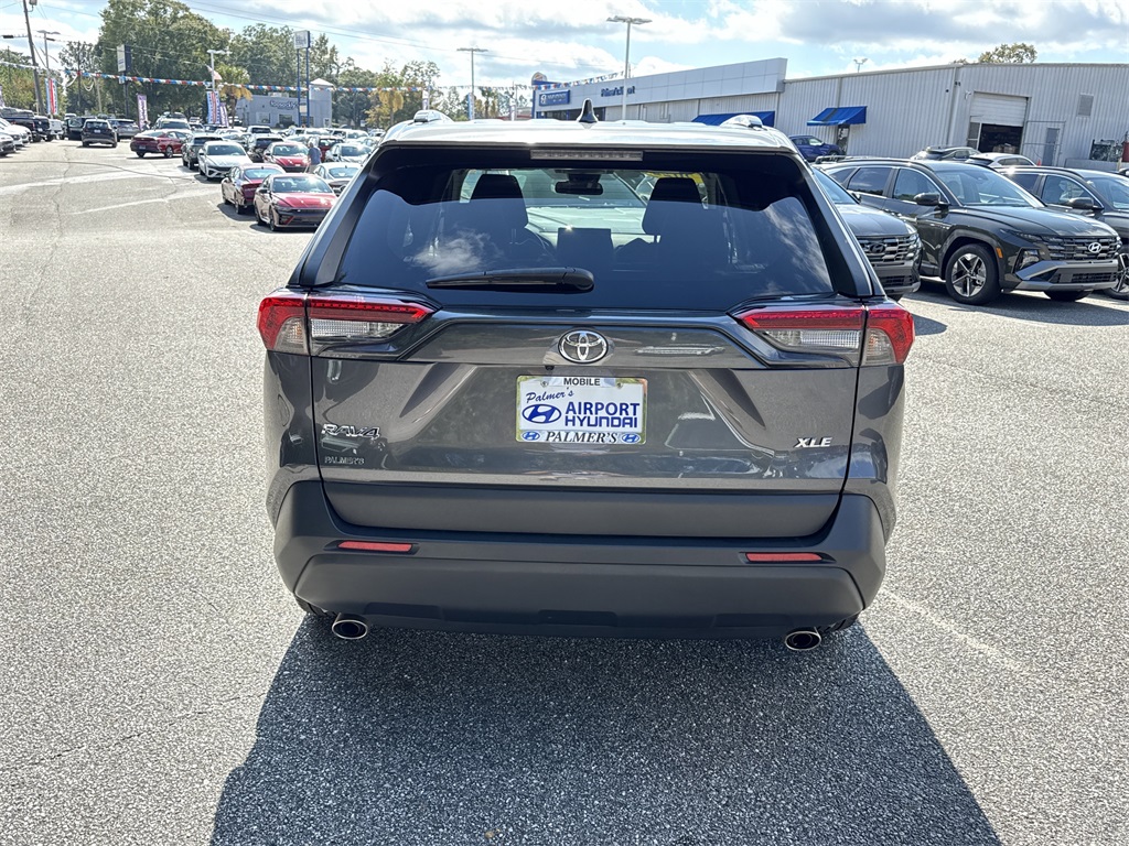 2022 Toyota RAV4 XLE photo 3