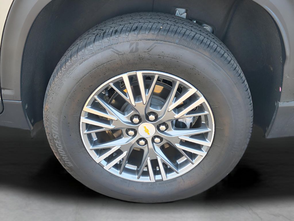 2024 Chevrolet Traverse 1LT photo 2