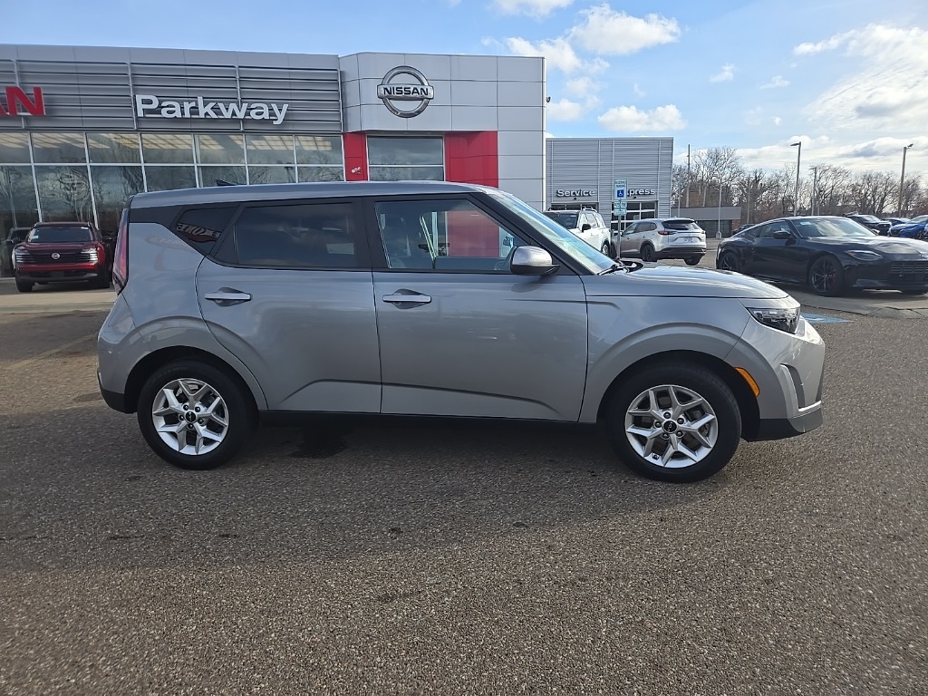 2023 Kia Soul LX photo 4