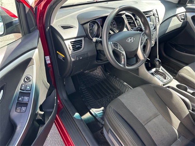 2017 Hyundai Elantra GT Base photo 9