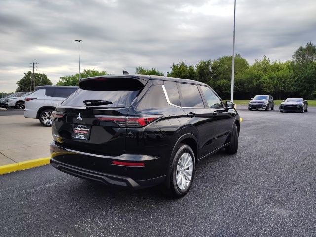 2025 Mitsubishi Outlander ES photo 7