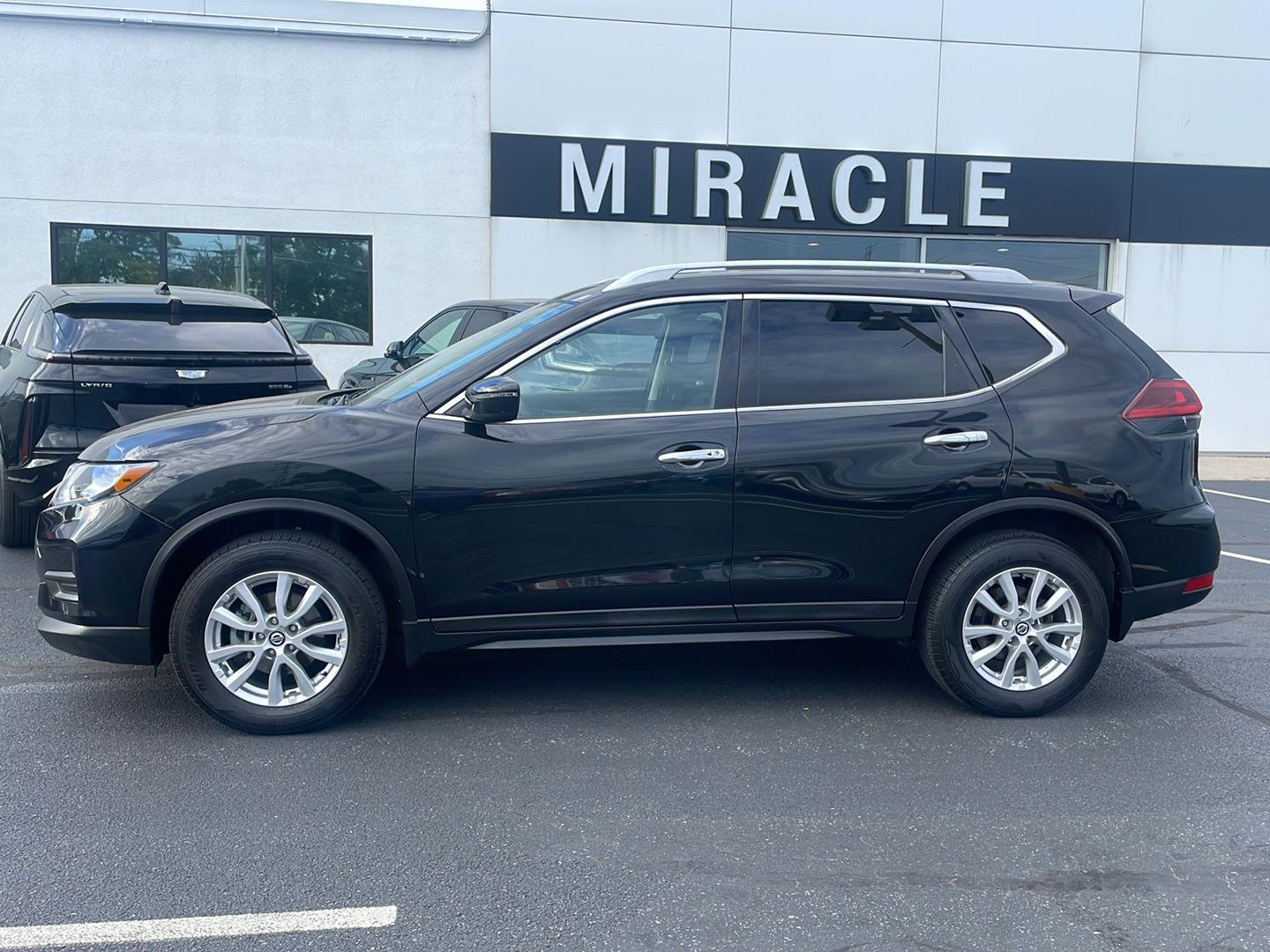 2019 Nissan Rogue SV photo 2