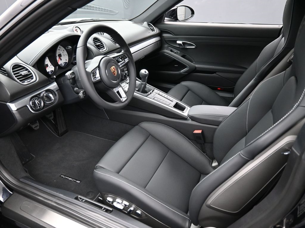 2025 Porsche Cayman photo 3