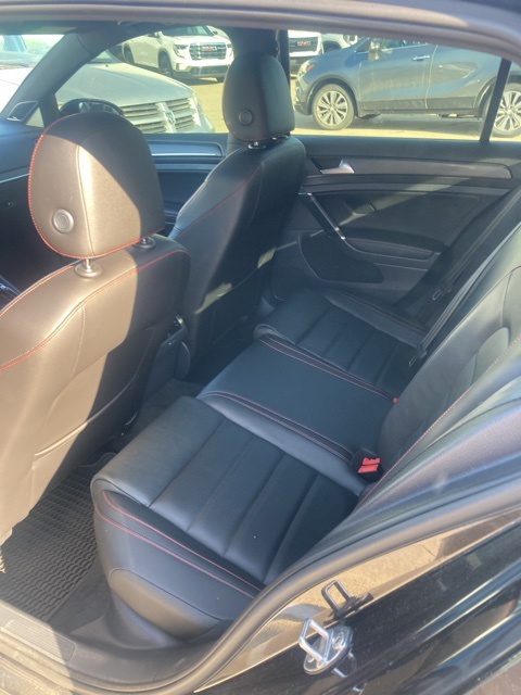 2019 Volkswagen Golf GTI SE photo 4