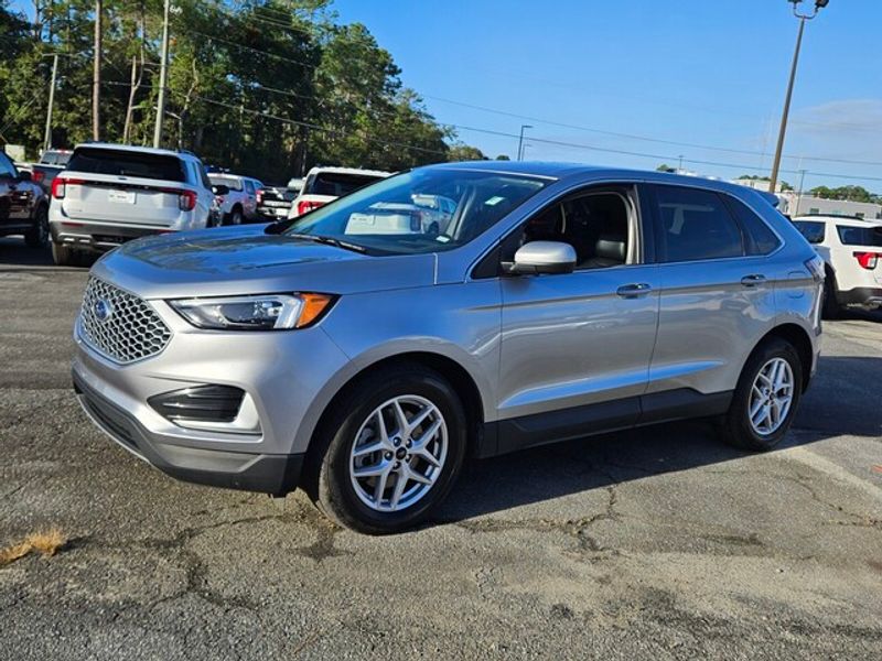 2023 Ford Edge SEL photo 3