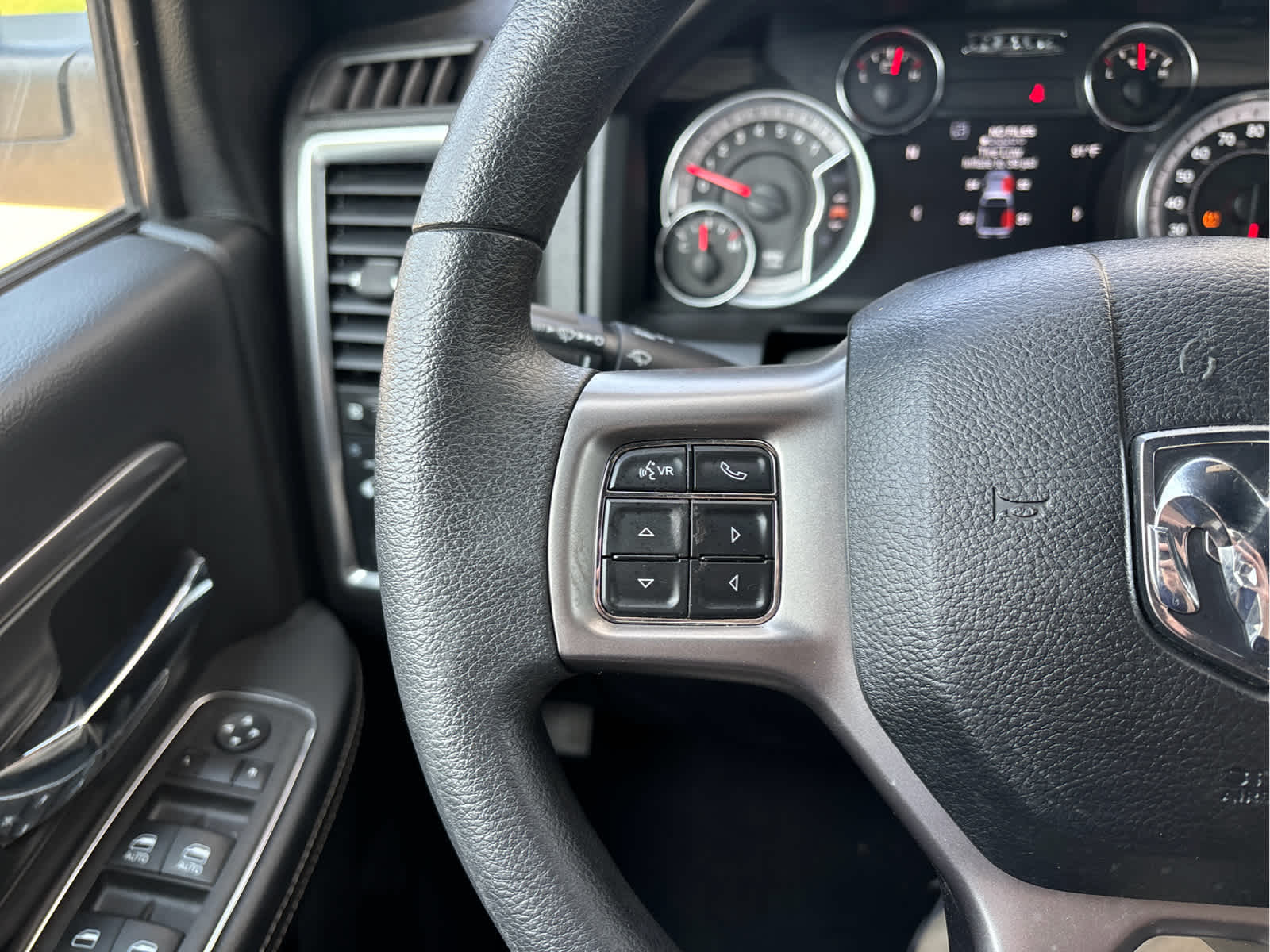 2022 Ram 1500 Classic Warlock photo 15