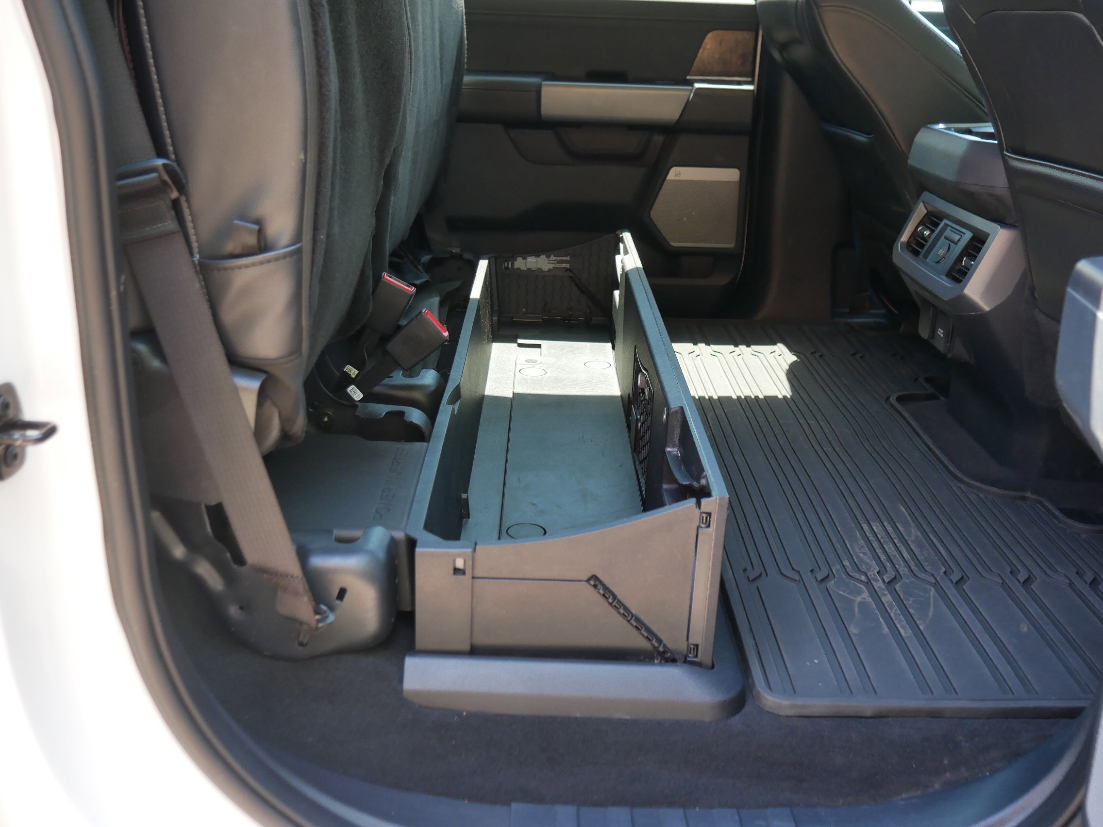 2024 Ford F-350 Lariat photo 28