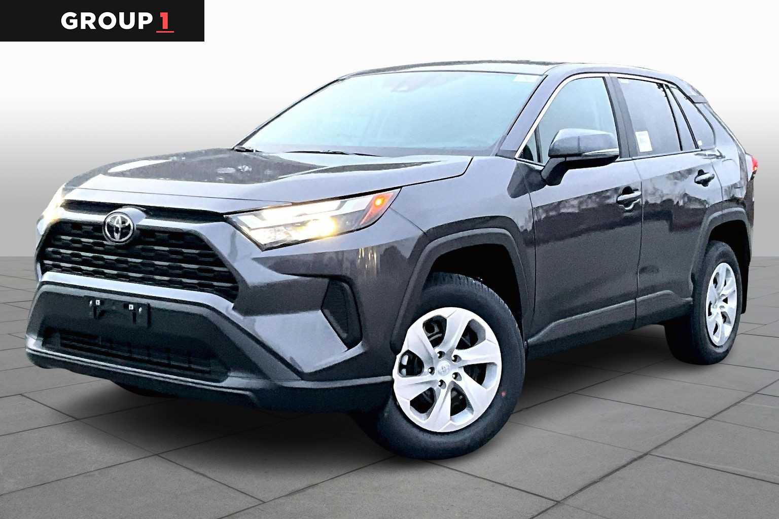 2025 Toyota RAV4 LE's photo