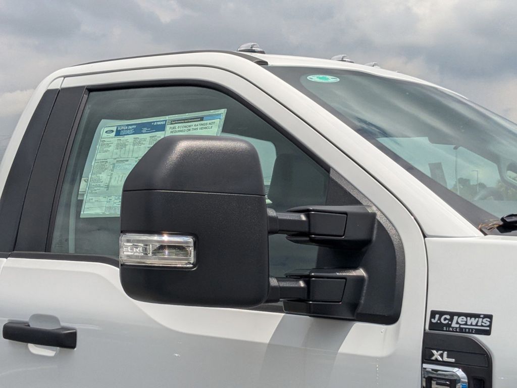 2025 Ford F-550 XL photo 11