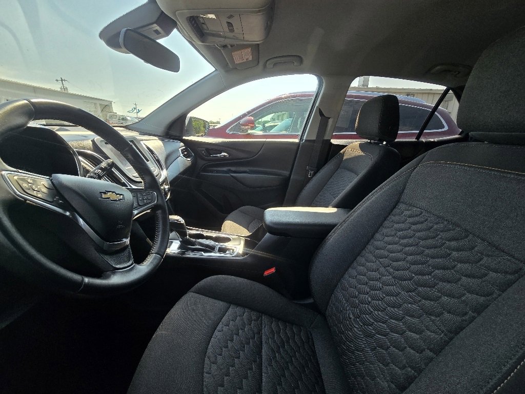 2021 Chevrolet Equinox LT photo 3