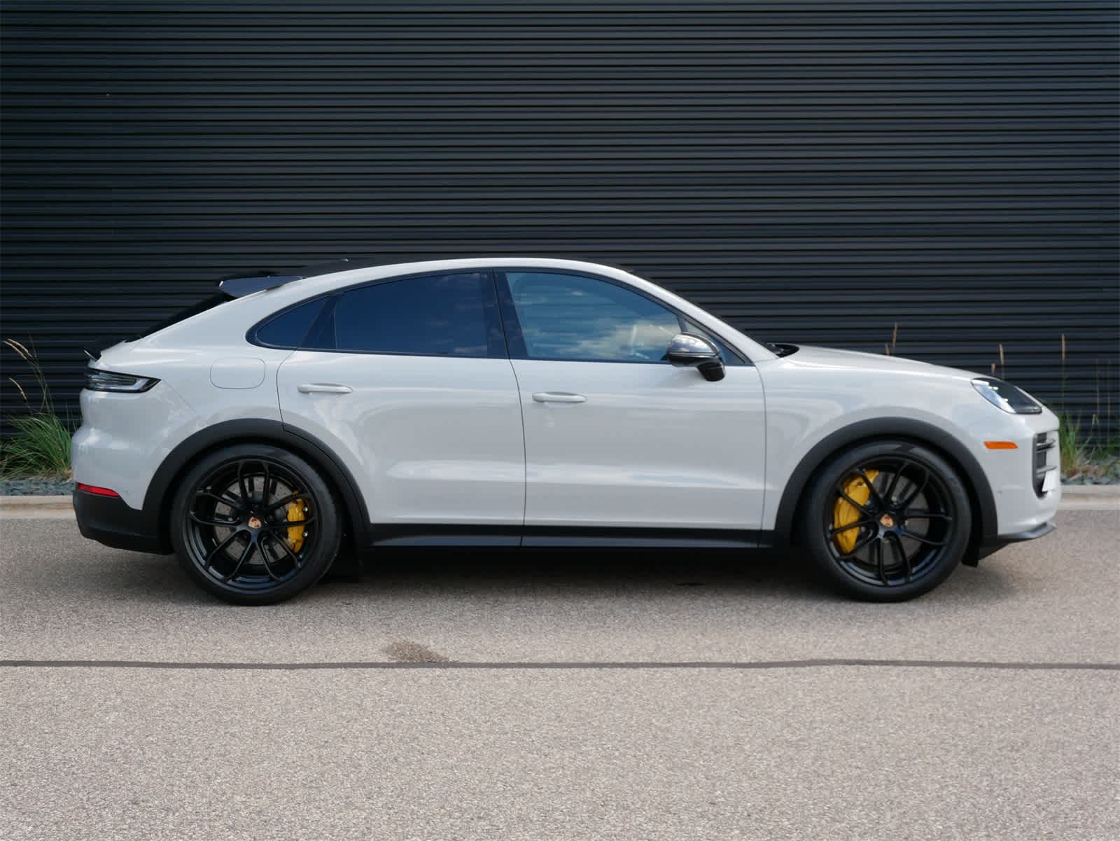 2025 Porsche Cayenne Turbo GT photo 22