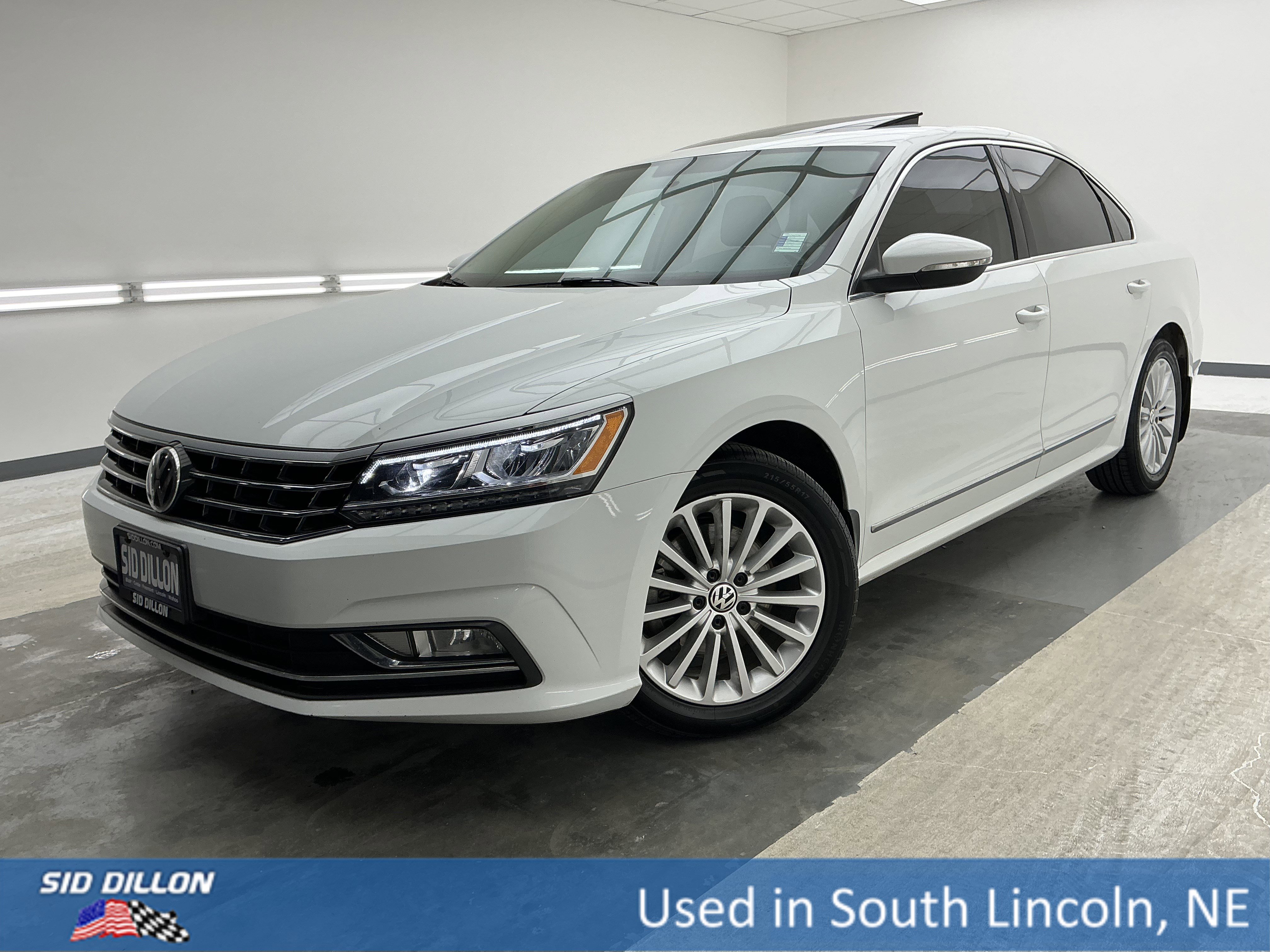 2016 Volkswagen Passat SE's photo