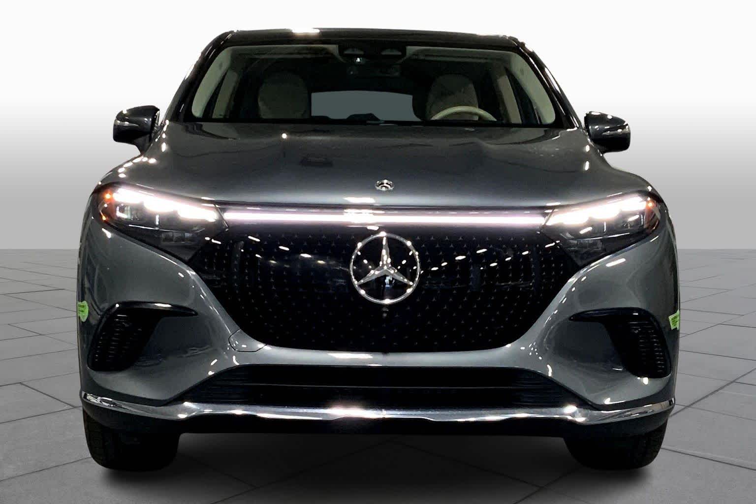 2023 Mercedes Benz EQS SUV 450 photo 3