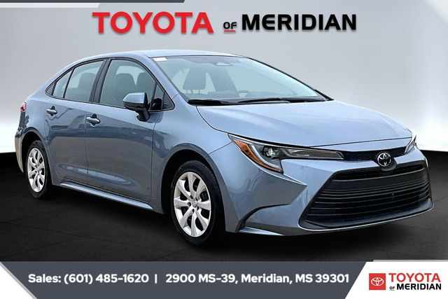 2024 Toyota Corolla LE's photo