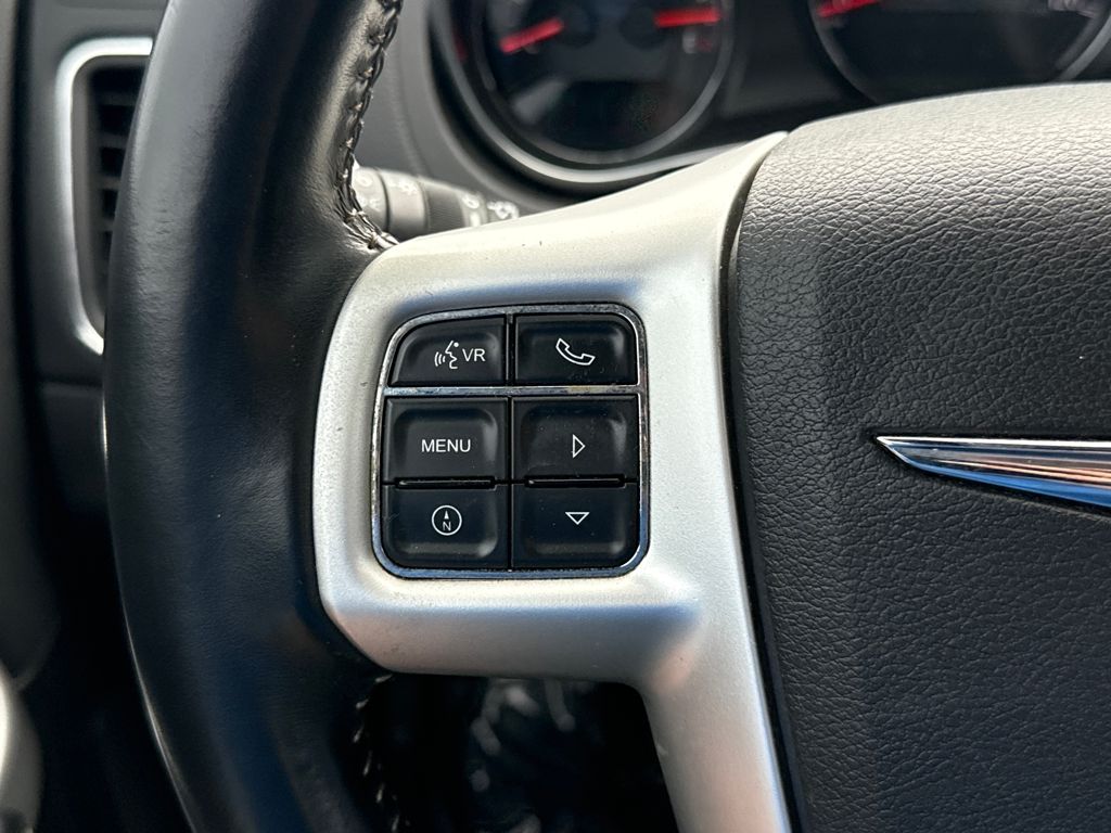 2012 Chrysler 200 S photo 18