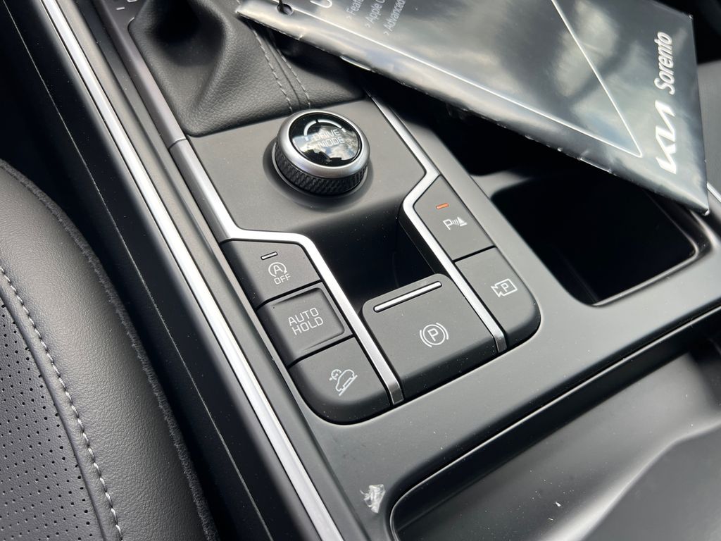2025 Kia Sorento S photo 21