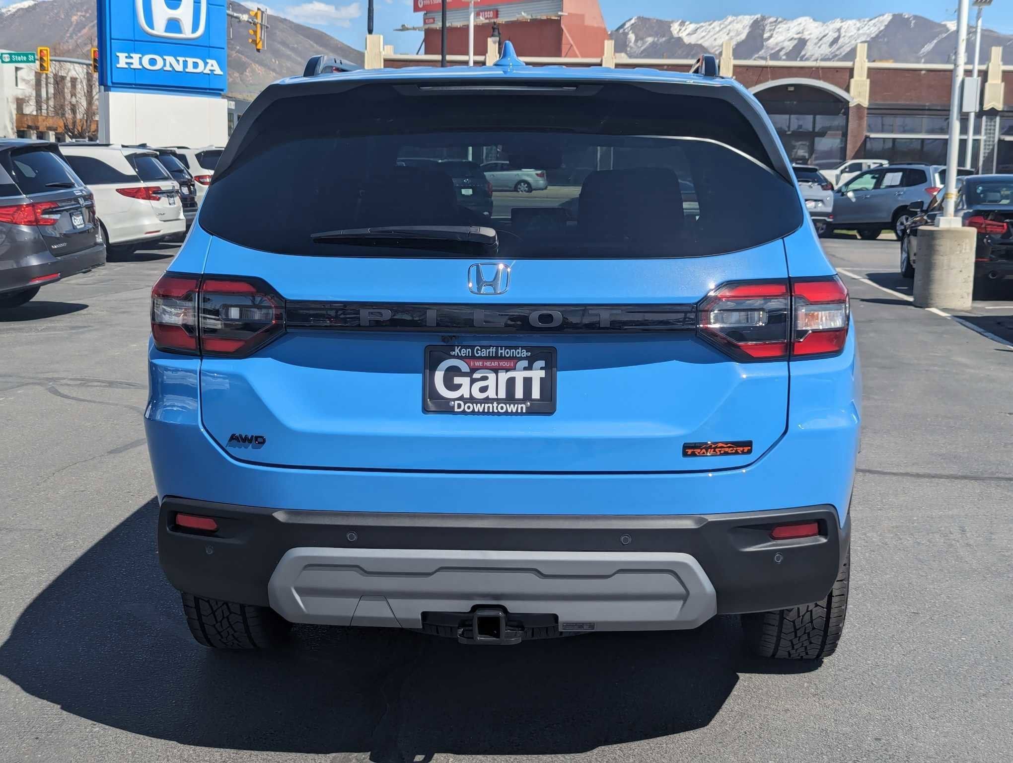 2025 Honda Pilot TrailSport photo 3