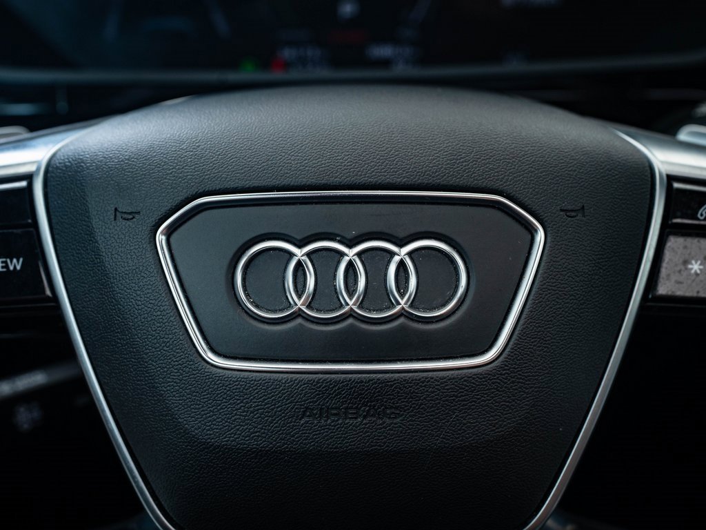 2022 Audi e-tron Premium photo 26