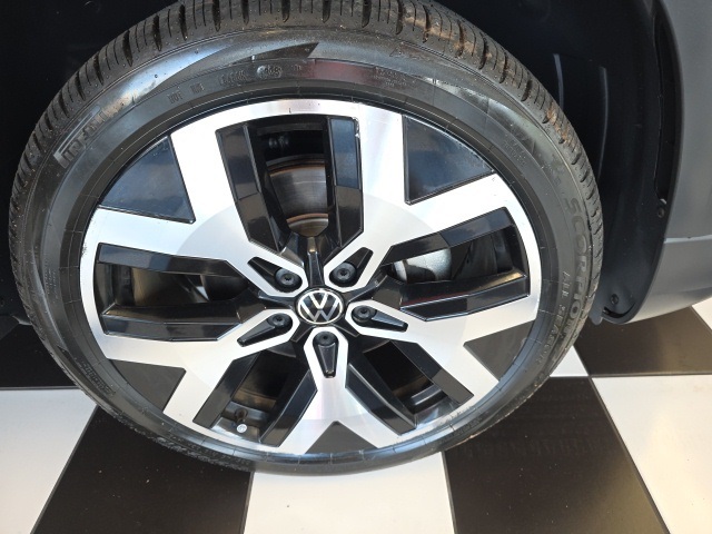 2023 Volkswagen Taos SEL photo 38
