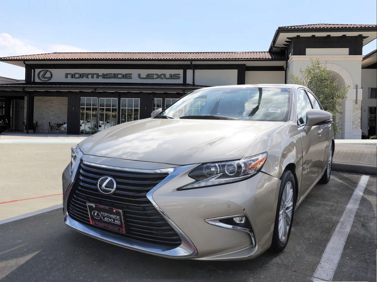 2016 Lexus ES 350's photo